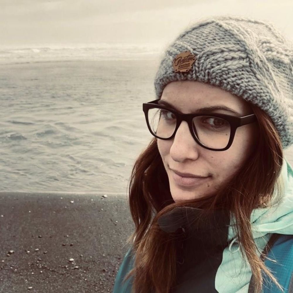 Meet your Posher, Cassandra